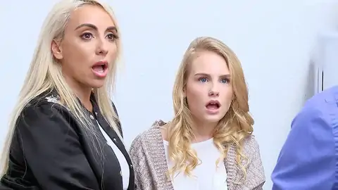 Une Milf Observe Sa Belle-fille Qui Crie